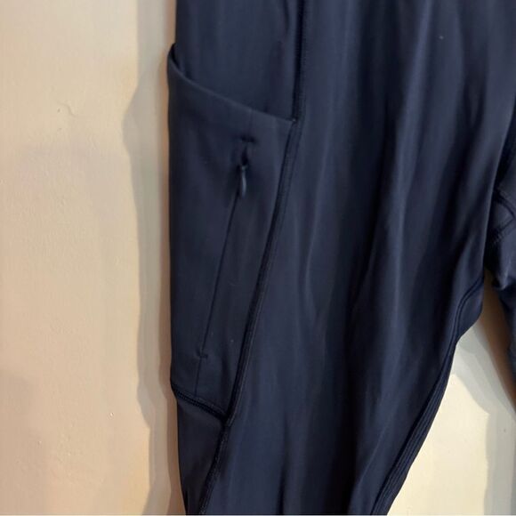 Athleta navy 7/8 side pocket leggings size medium - Picture 4 of 8